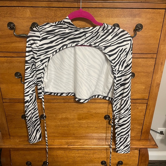 Zebra Print Crop Top - Picture 5 of 6